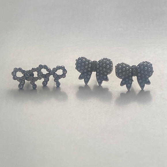 Bow Earring Set - Picture 3 of 6